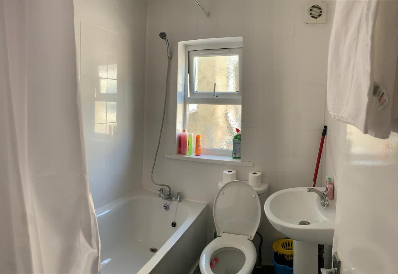 Beautiful Hoe Street First Floor One Bedroom Apartment B Walthamstow Londra Exterior foto