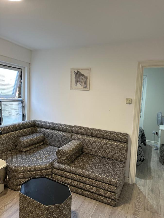 Beautiful Hoe Street First Floor One Bedroom Apartment B Walthamstow Londra Exterior foto